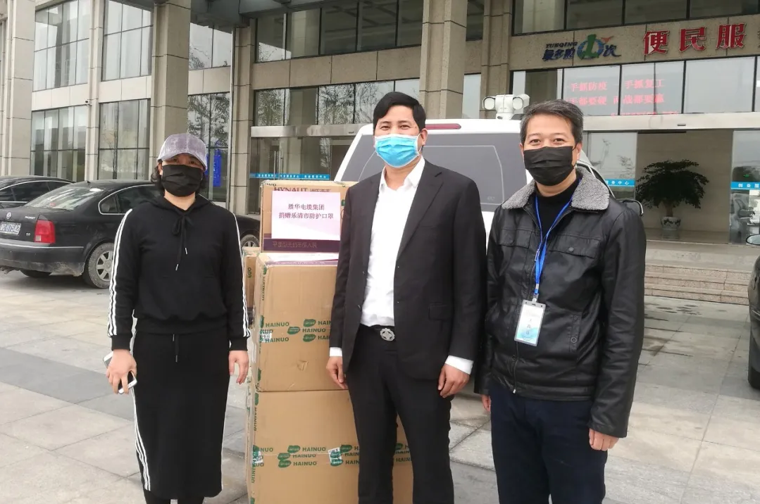 海角社区
向乐清等地捐赠口罩献爱心