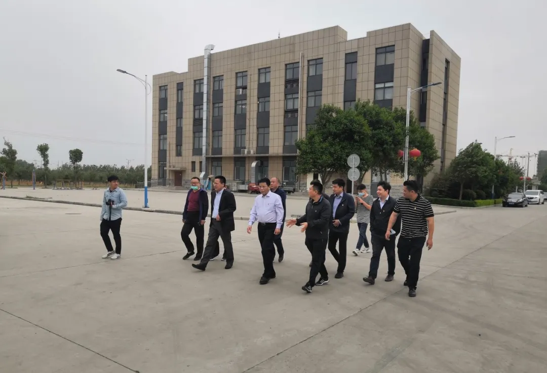 红旗区区委书记郑援越一行考察河南海角社区
有限公司疫情防控及复工复产情况